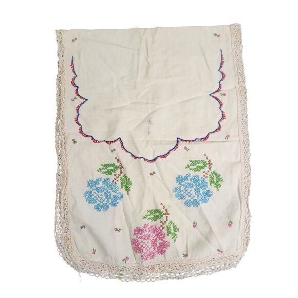 VTG TABLE RUNNER PINK BLUE ROSES FLORAL EMBROIDERED DRESSER SCARF ESTATE MCM - Picture 3 of 6